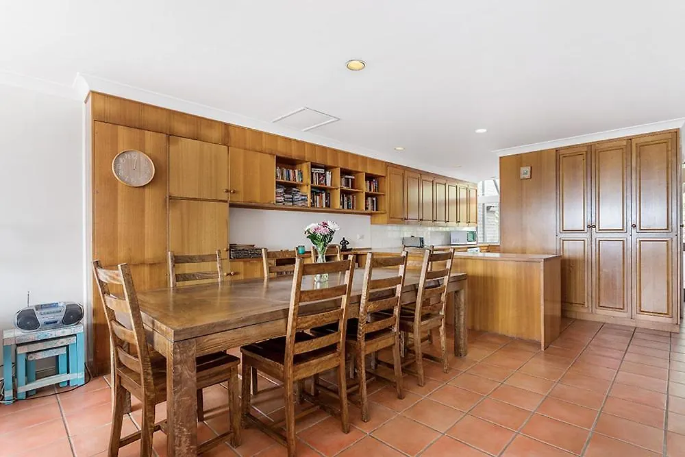 Byron Bay Accom - James Cook Apartment 10