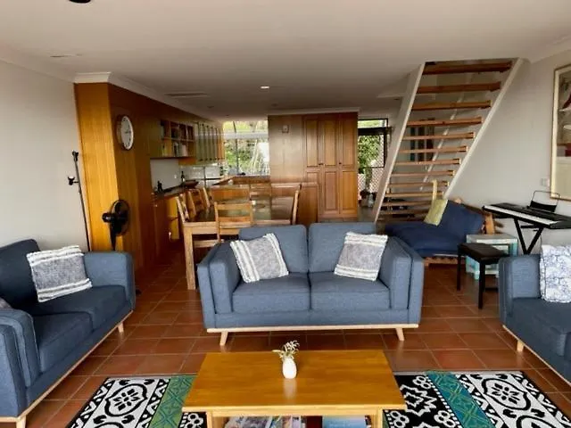 Byron Bay Accom - James Cook Apartment 10  Byron Bay